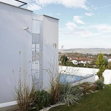 Maryam Modern Luxury & View In