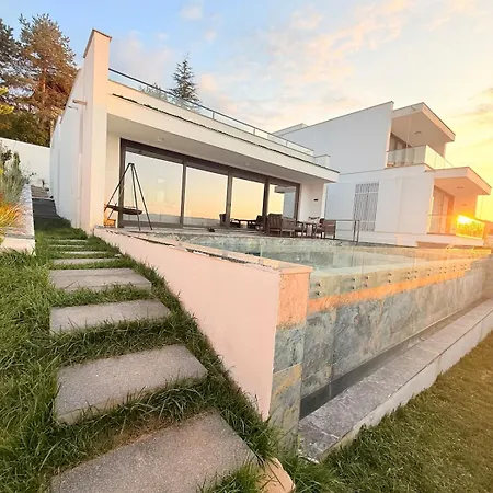 Vila The House 33 *