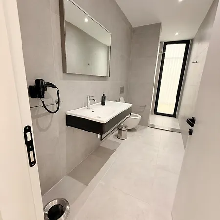 The House 33