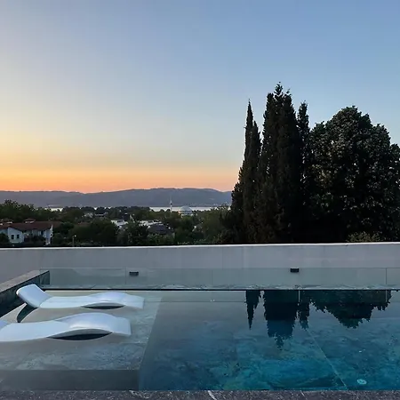 Villa The House 33 *