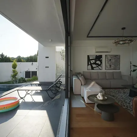 The House 33