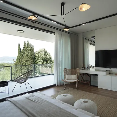 The House 33 Villa