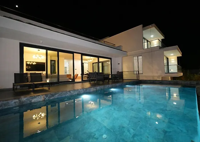 Private And Modern Luxury With View In *