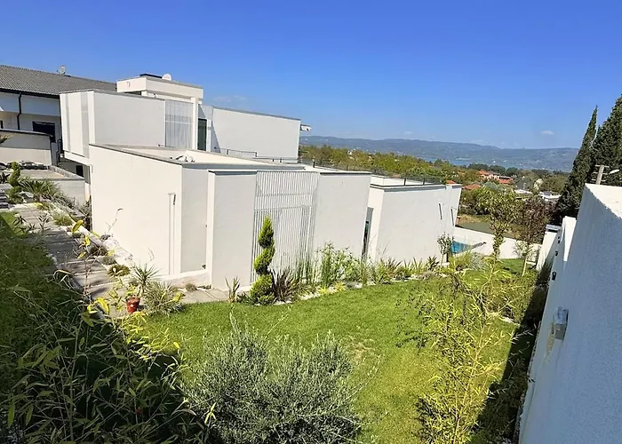 Private And Modern Luxury With View In