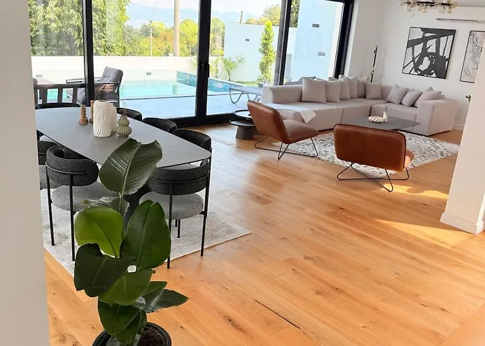 Private And Modern Luxury With View In *