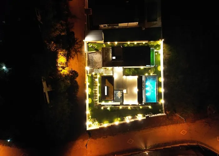 Private And Modern Luxury With View In *