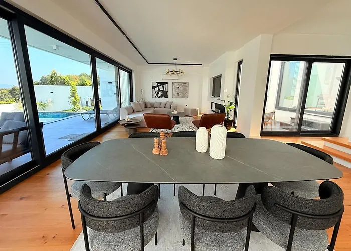 Private And Modern Luxury With View In Villa *